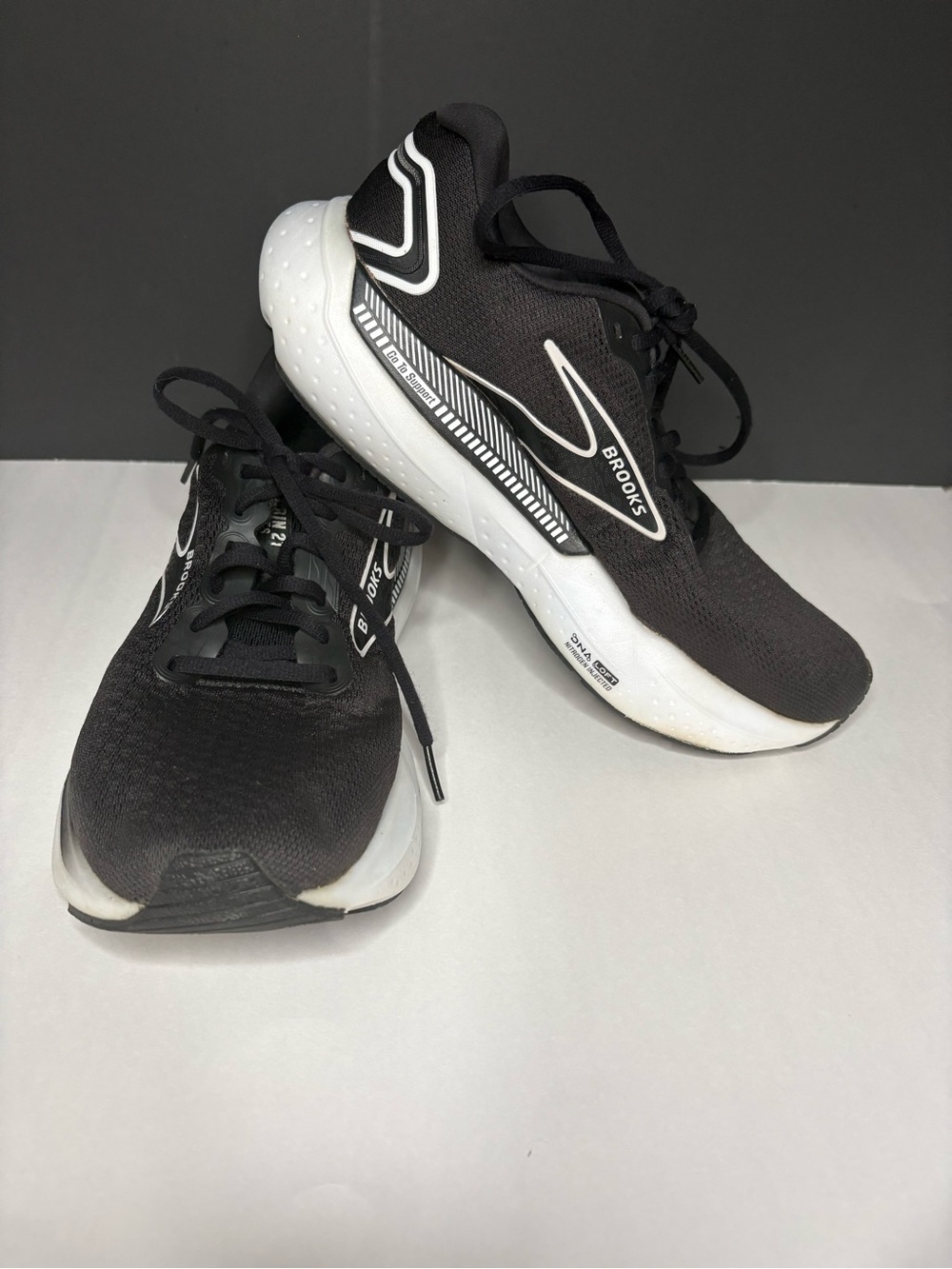 Brooks Glycerin GTS 21 Black White Max Cushion Running Shoes Women's Size 9